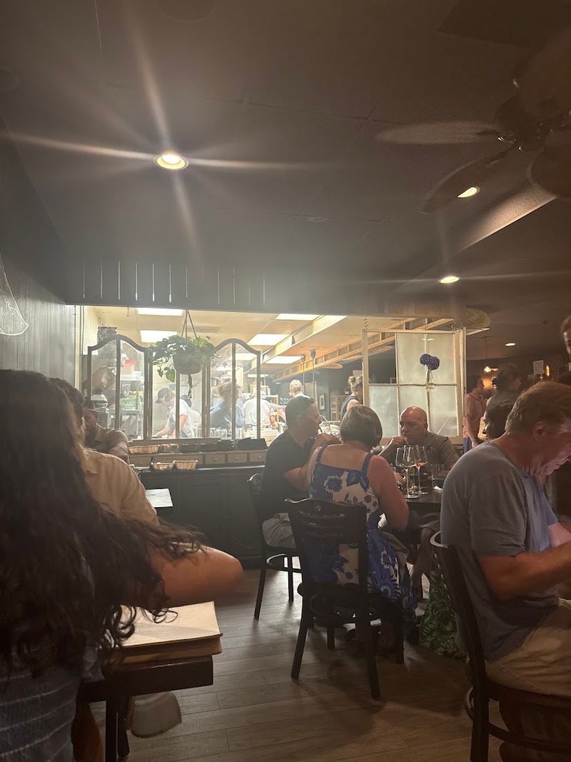 What It Actually Feels Like to Eat Here on a Summer Evening What It Actually Feels Like to Eat Here on a Summer Evening