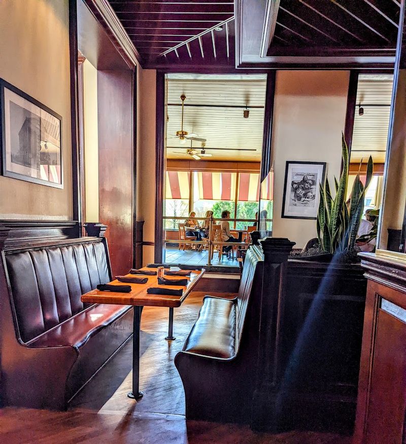 What Makes California Dreaming Different from Other Columbia Restaurants