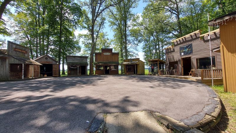 What Makes Ghost Town Findlay Worth the Drive