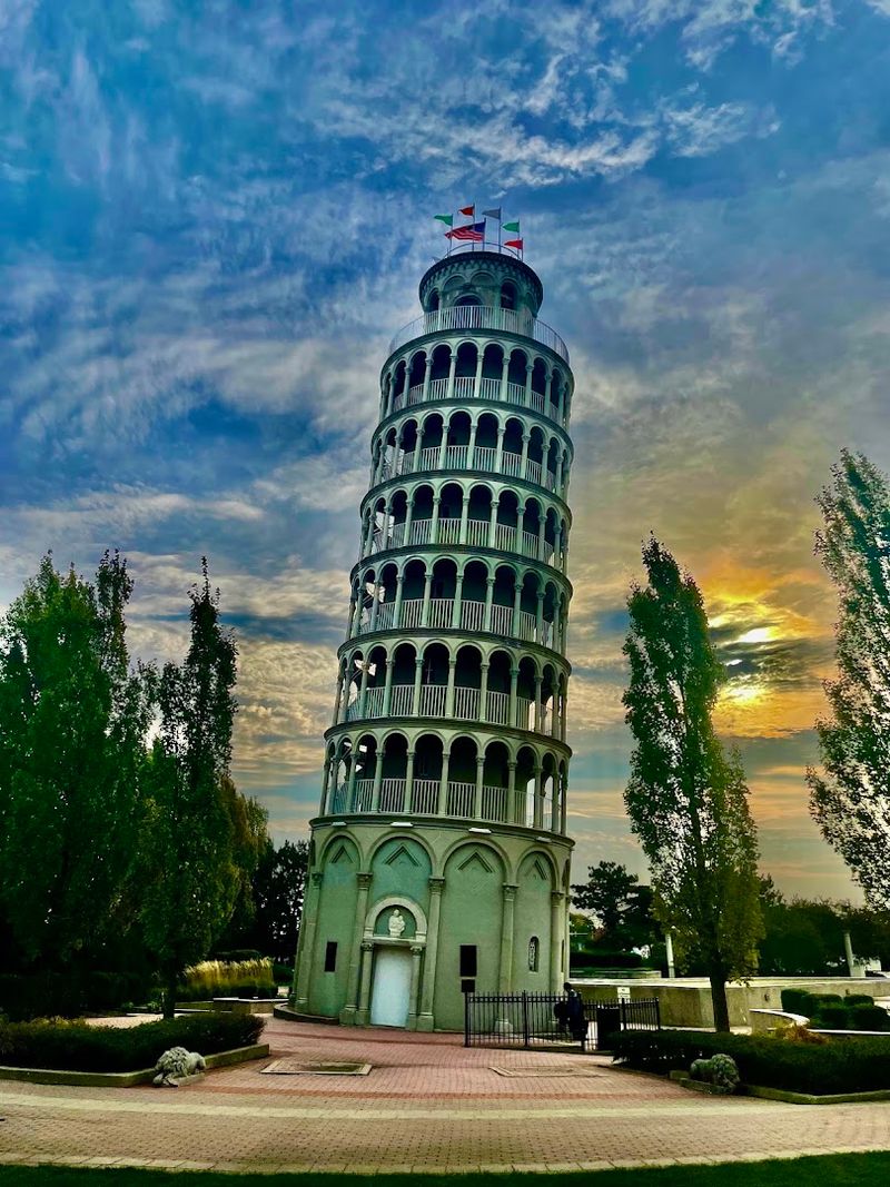 What Makes It a True Roadside Landmark What Makes It a True Roadside Landmark