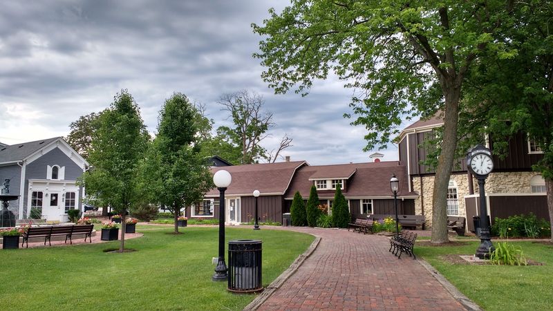 What Makes Long Grove Different From Every Other Suburb