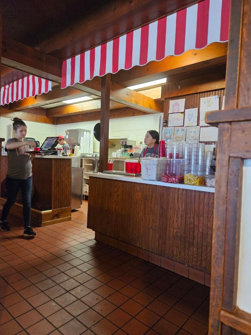 What Sets Snuffy's Apart From Nearby Burger Spots What Sets Snuffy's Apart From Nearby Burger Spots