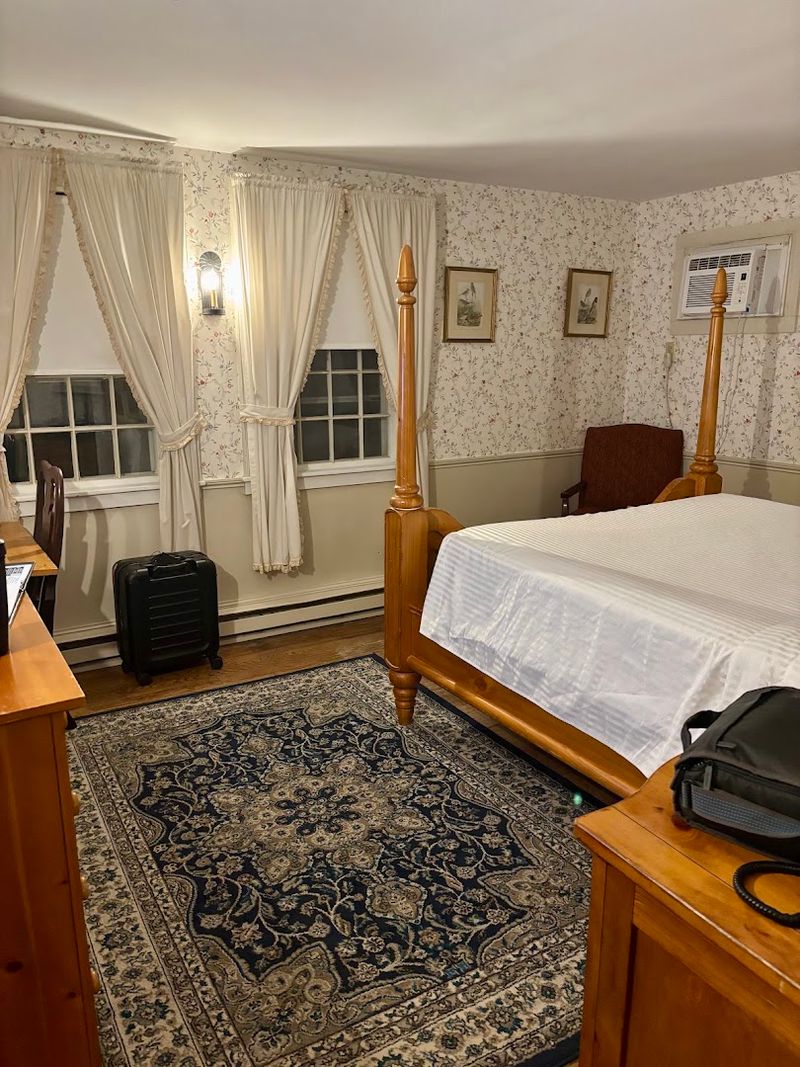 What the Colonial Rooms Actually Look Like