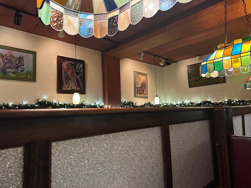 What the Dining Room Tells You Before the Food Arrives What the Dining Room Tells You Before the Food Arrives