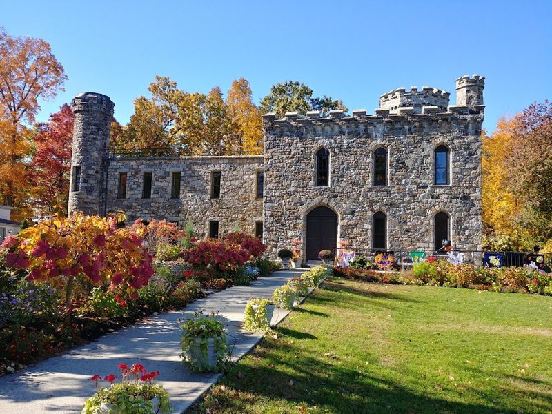 Where Exactly This Castle Sits Where Exactly This Castle Sits