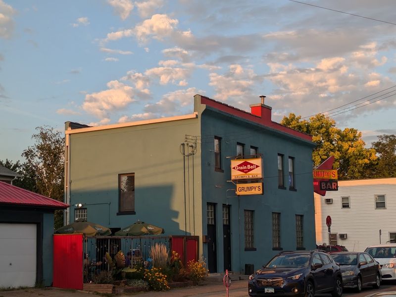 Where Grumpy's Bar Actually Lives