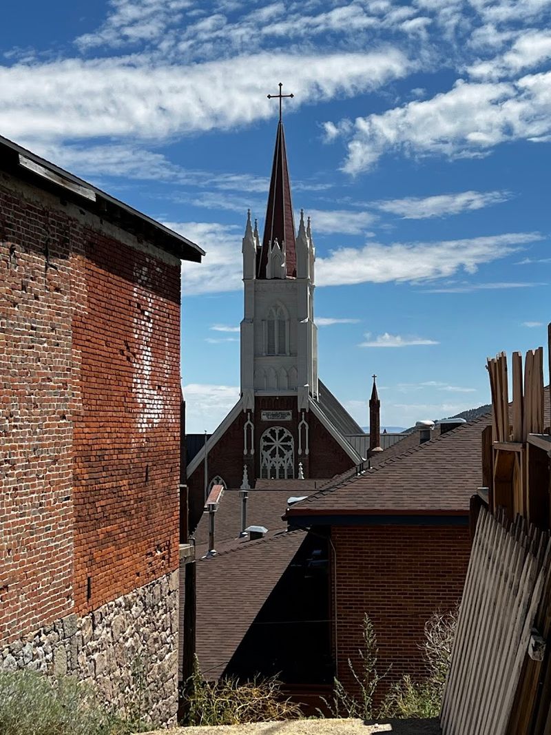 Where to Find This Living Landmark Where to Find This Living Landmark