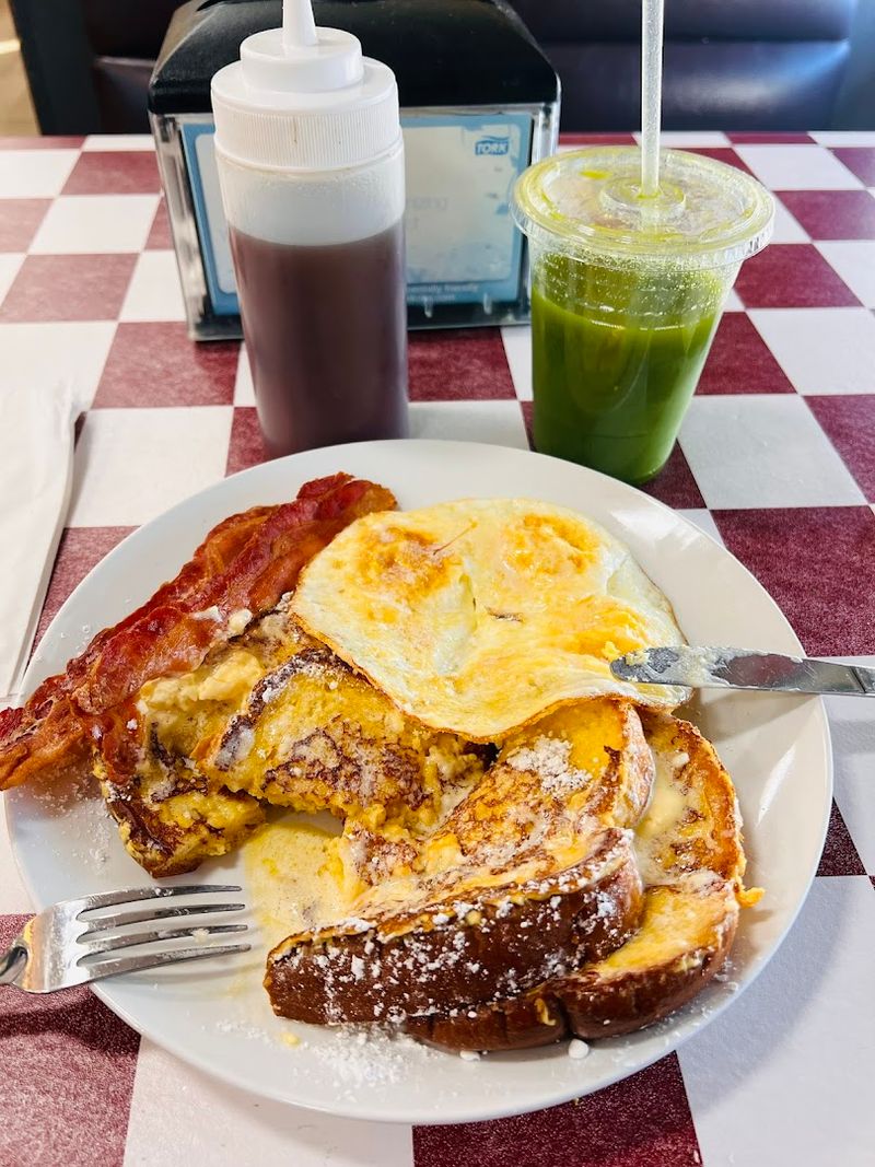 Why Classic Diner Keeps People Coming Back Why Classic Diner Keeps People Coming Back
