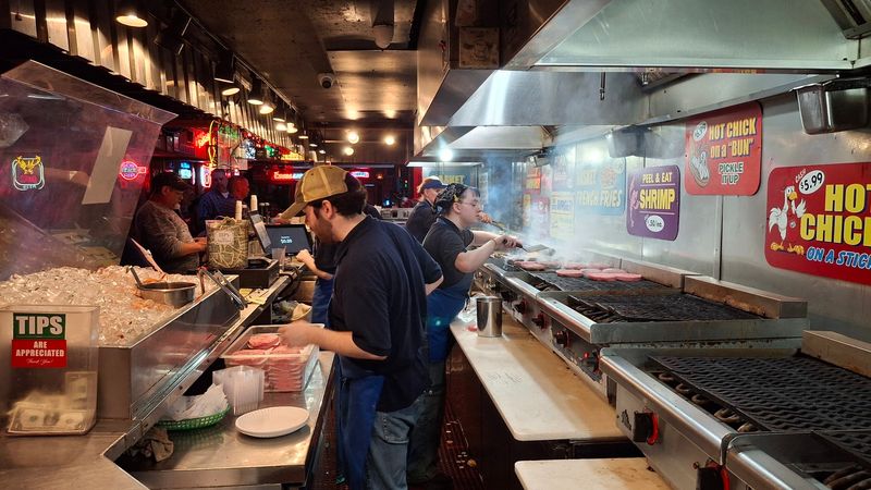 Why Fast Eddie's Keeps Earning Five-Star Reviews Why Fast Eddie's Keeps Earning Five-Star Reviews