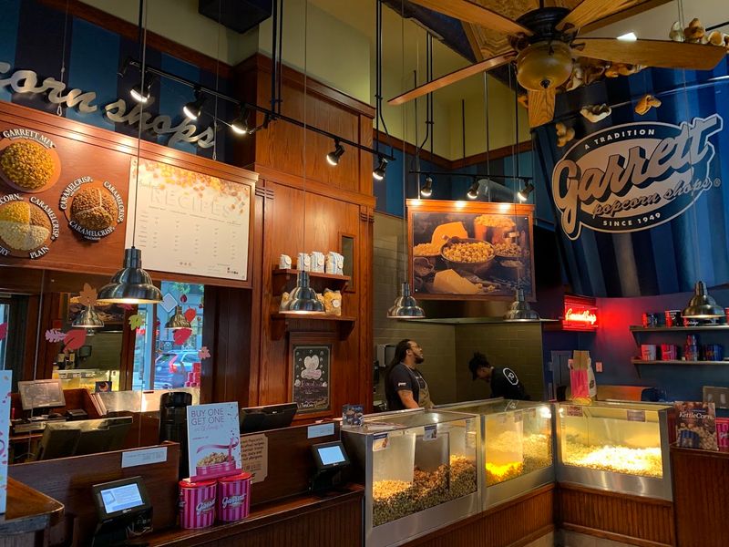 Why Garrett Popcorn Belongs on Every Chicago Visit