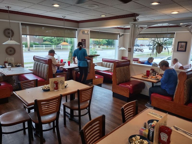 Why This Diner Keeps Drawing People Back, Decade After Decade Why This Diner Keeps Drawing People Back, Decade After Decade