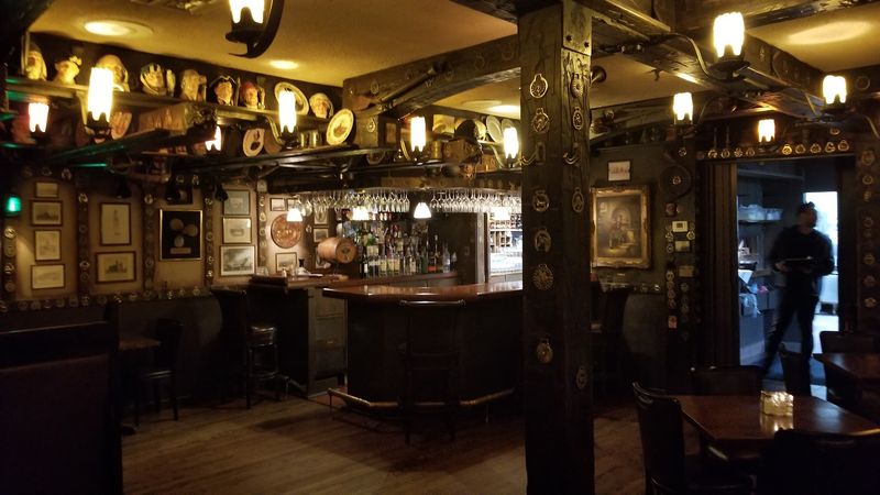 Winter Dining and the Cozy Indoor Atmosphere Winter Dining and the Cozy Indoor Atmosphere