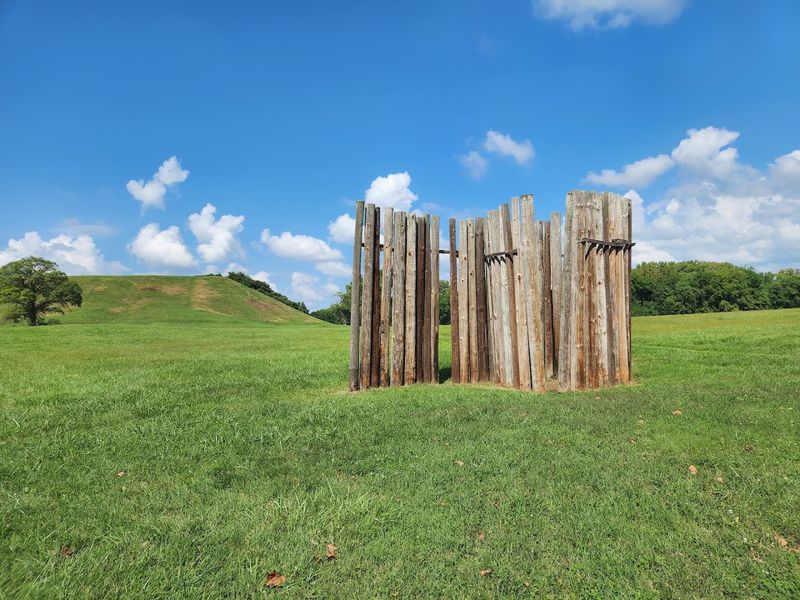 Woodhenge: The Ancient Solar Calendar