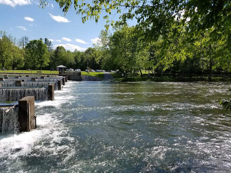 World-Class Trout Fishing Below the Dam World-Class Trout Fishing Below the Dam