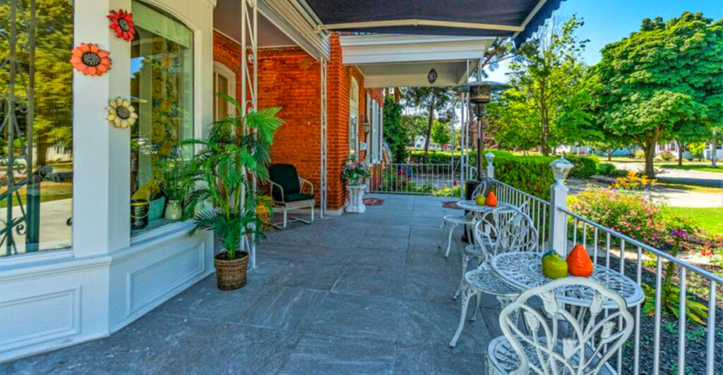 This 1860s Michigan Farmhouse Has 224 Perfect Reviews – Wait Until You See the Breakfast Spread