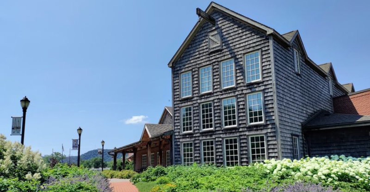 This Minnesota Museum Houses Original Works by Monet, Picasso, and Van Gogh