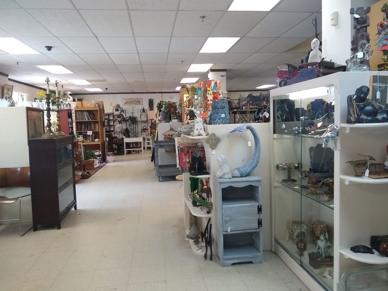 101A Antique & Collectible Center, Amherst, New Hampshire 101A Antique & Collectible Center, Amherst, New Hampshire