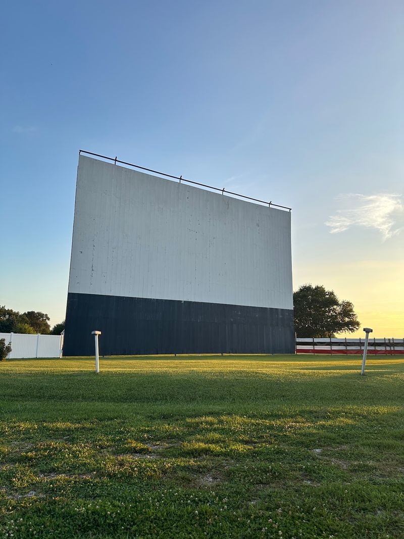 34 Drive-In Theater (Earlville) 34 Drive-In Theater (Earlville)