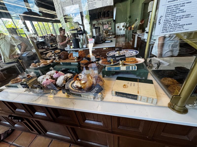 A Bakery Worth the Early Alarm A Bakery Worth the Early Alarm