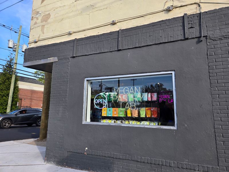 A Bergen County Bakery-Cafe With A Clear Address