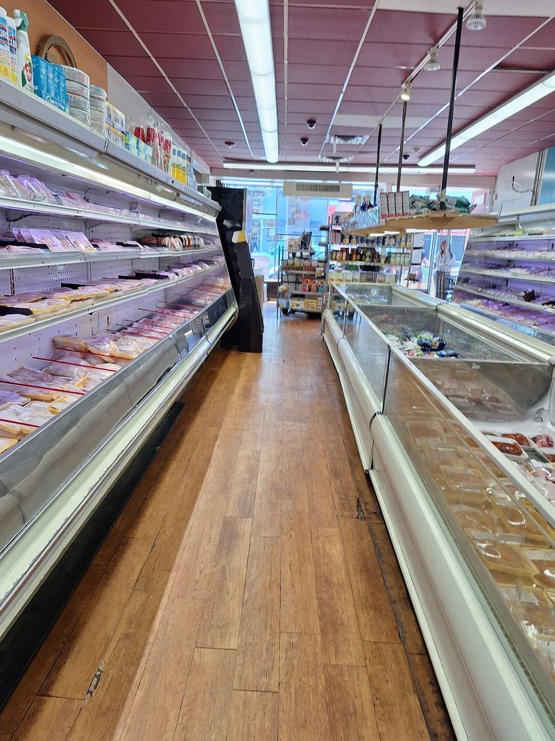 A Calm, No-Frills Place to Shop