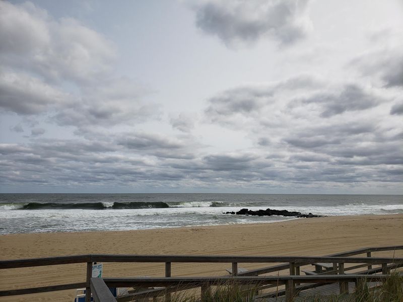 A Coastal Setting That Keeps The Focus Simple