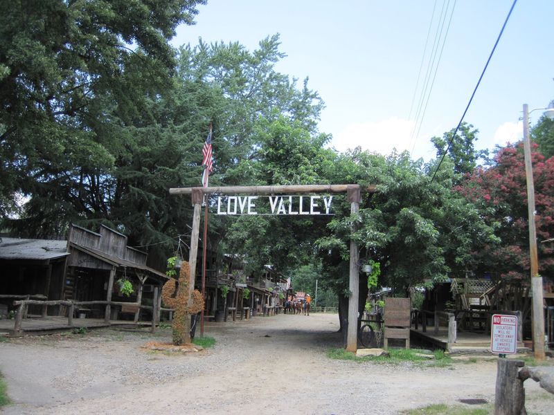 A Community Built on Neighborly Warmth