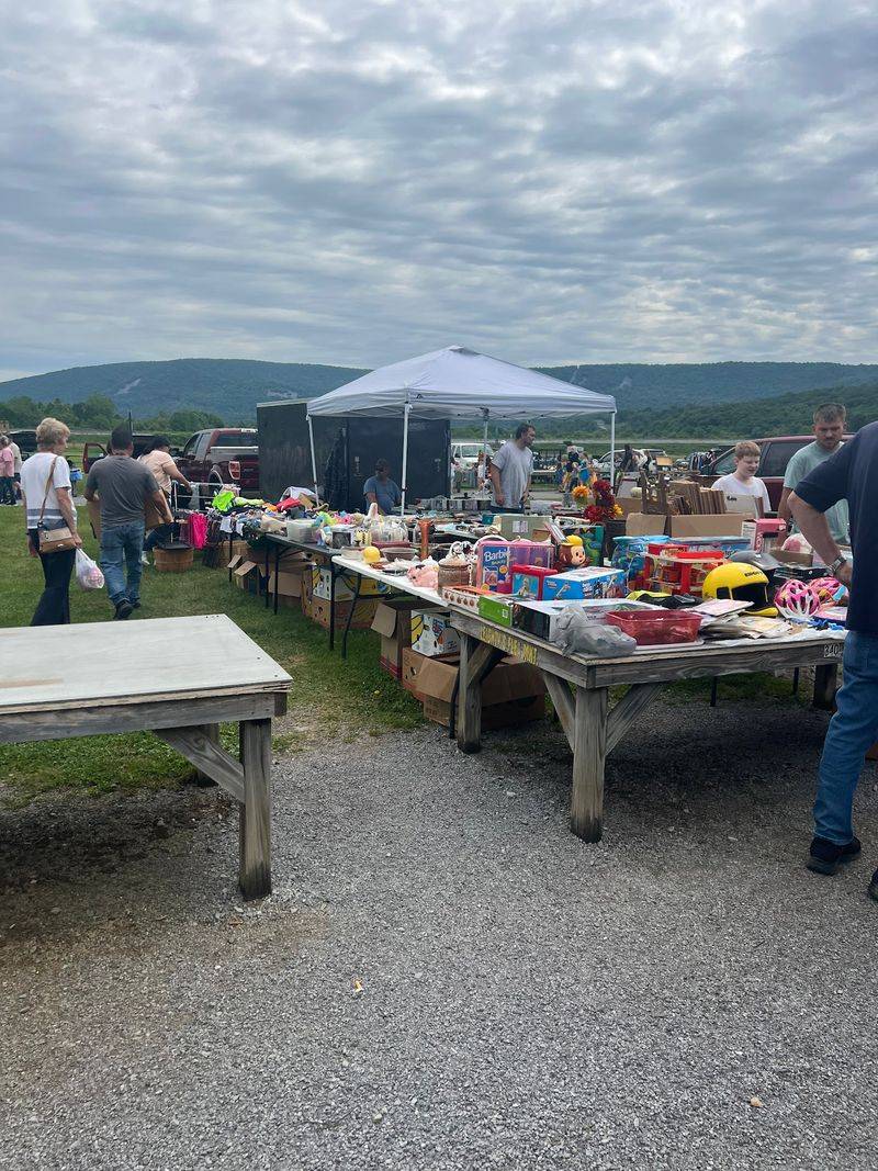 A Community Gathering That Goes Way Beyond Shopping A Community Gathering That Goes Way Beyond Shopping