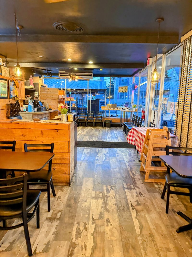 A Community-Minded Neighborhood Table