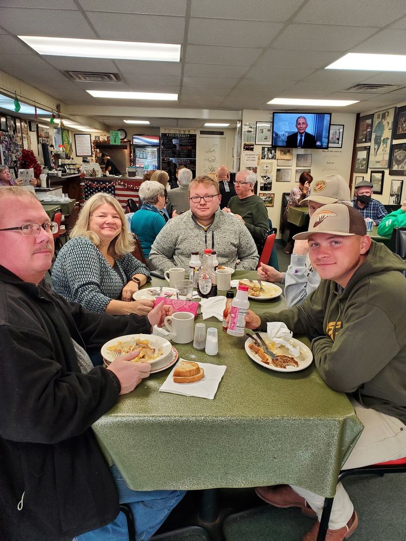 A Community That Greets Strangers Like Neighbors