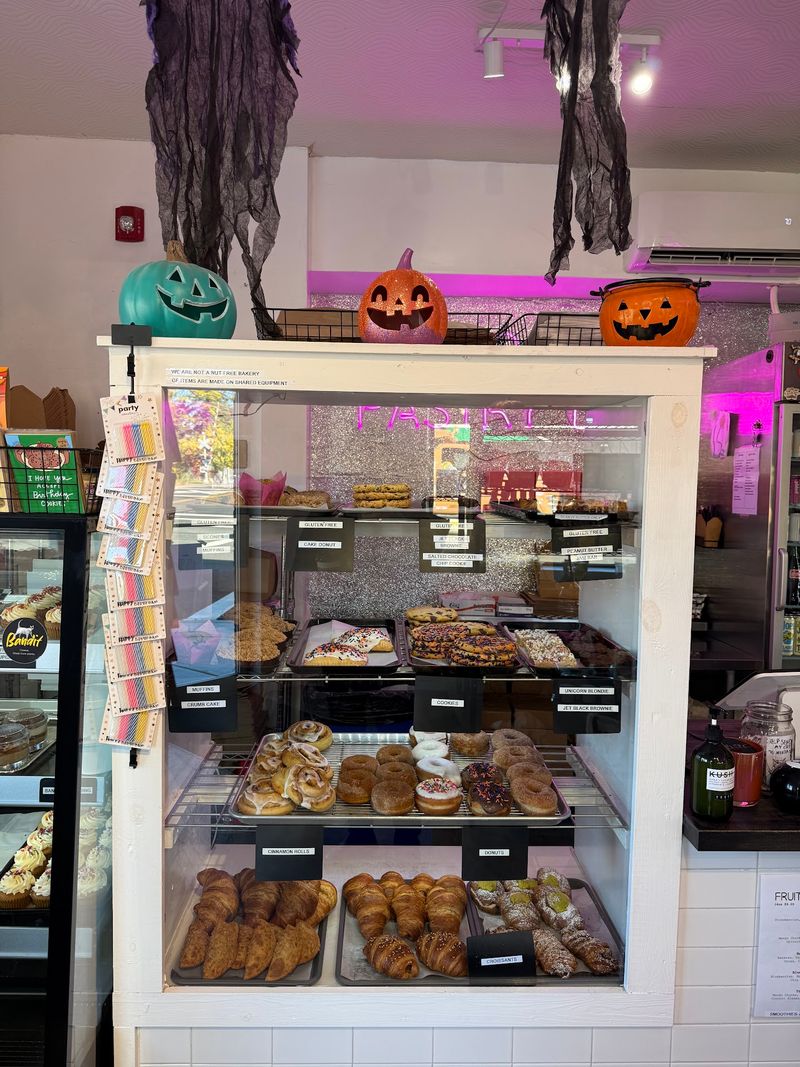 A Corner-Shop Feel With Easy Errand Energy
