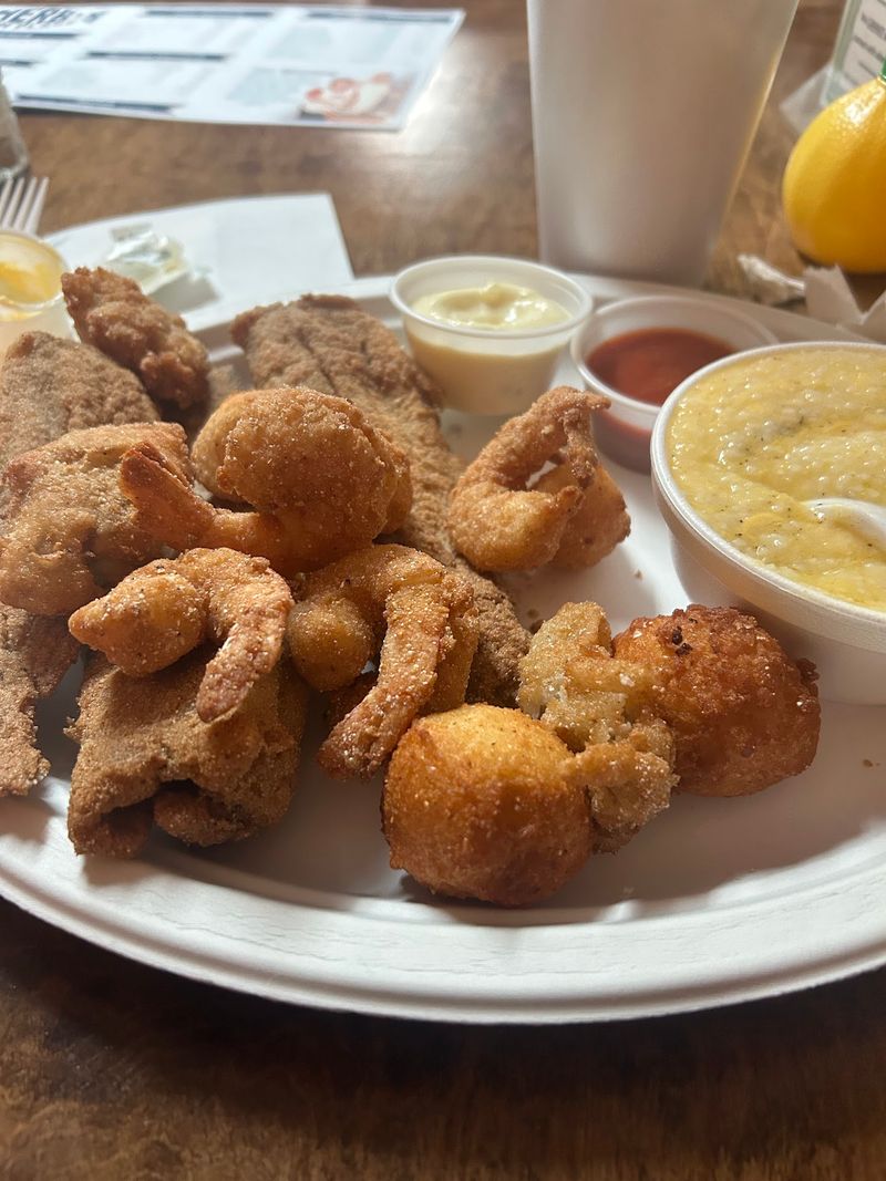 A Country Seafood Spot Tucked Along GA-272 A Country Seafood Spot Tucked Along GA-272