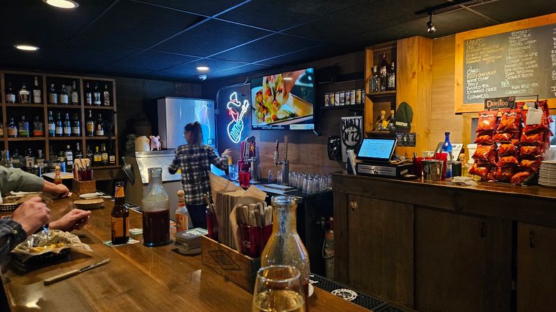 A Cozy Bar Feel That Puts People at Ease A Cozy Bar Feel That Puts People at Ease