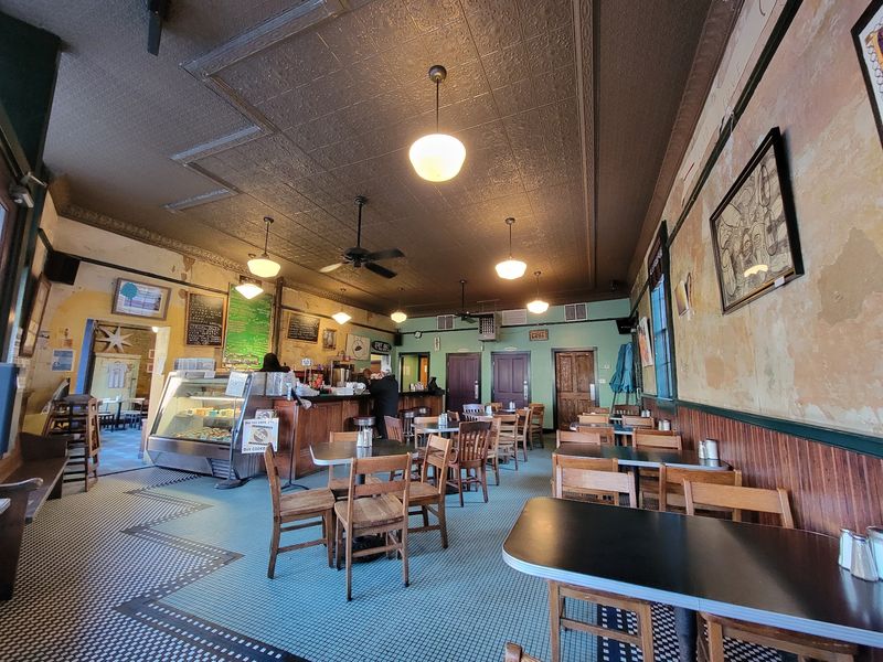 A Cozy Diner Vibe With Local Art A Cozy Diner Vibe With Local Art