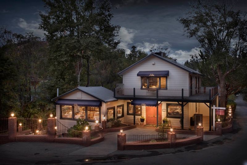 A Creekside Hideaway Off the Beaten Path