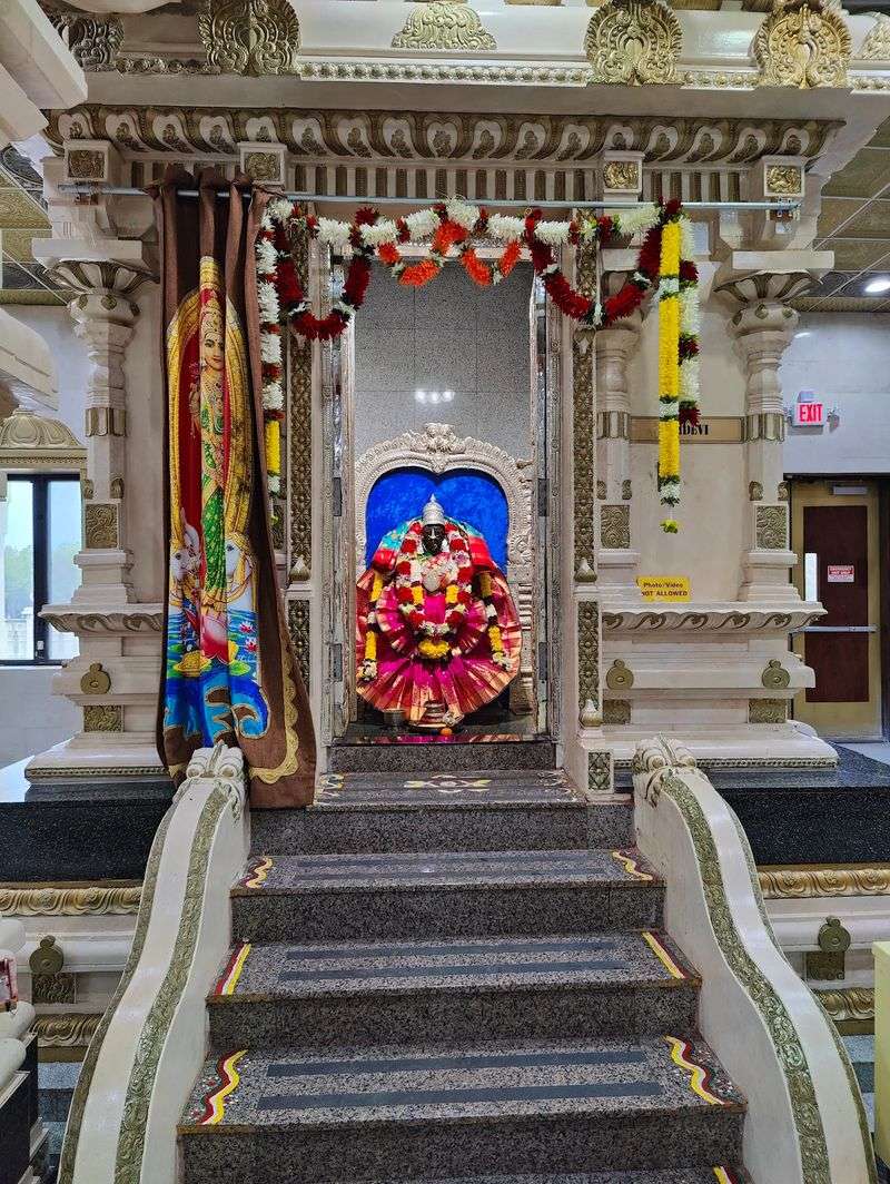 A Darshan Route That Feels Organized A Darshan Route That Feels Organized