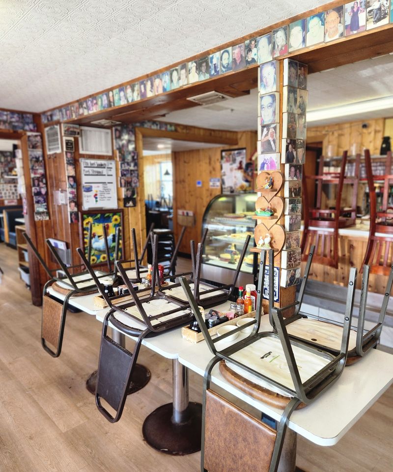 A Décor That Tells the Café's Story