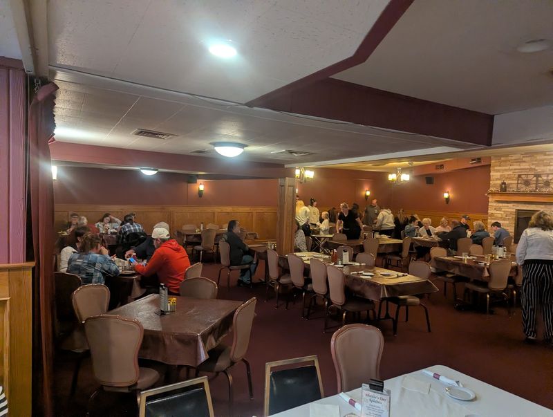 A Dining Room That Welcomes Everyone