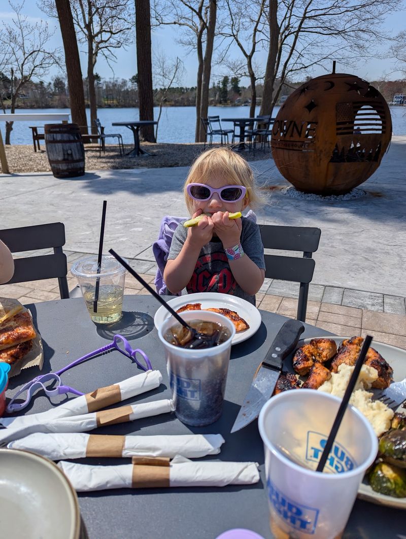 A Family-Friendly Spot With Careful Staff A Family-Friendly Spot With Careful Staff