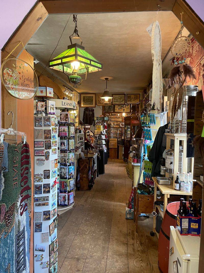 A Favorite Stop for Souvenirs A Favorite Stop for Souvenirs