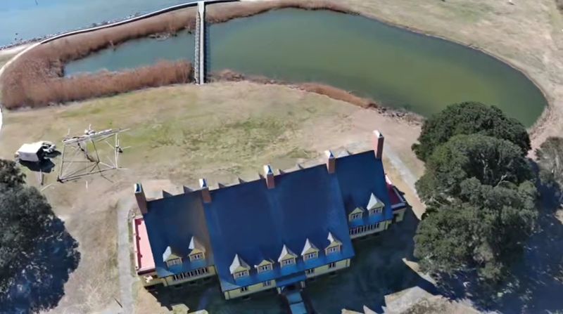 A Golden Mansion Beside Currituck Sound A Golden Mansion Beside Currituck Sound