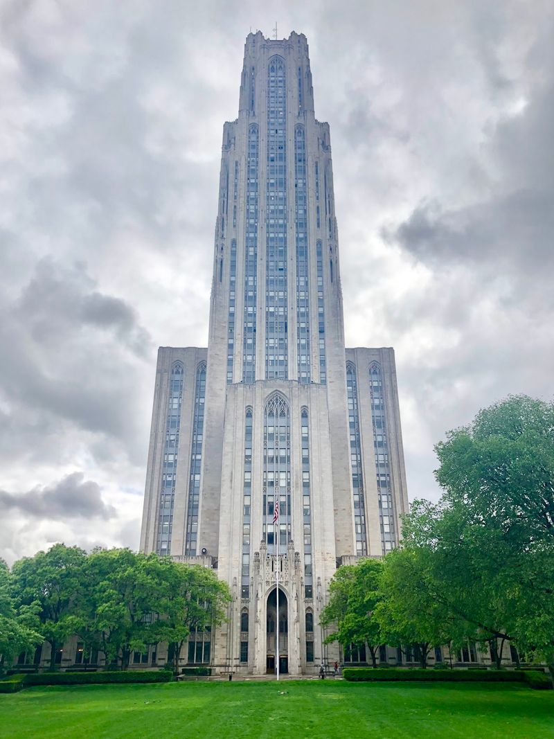 A Gothic Skyscraper Above the Oakland Neighborhood