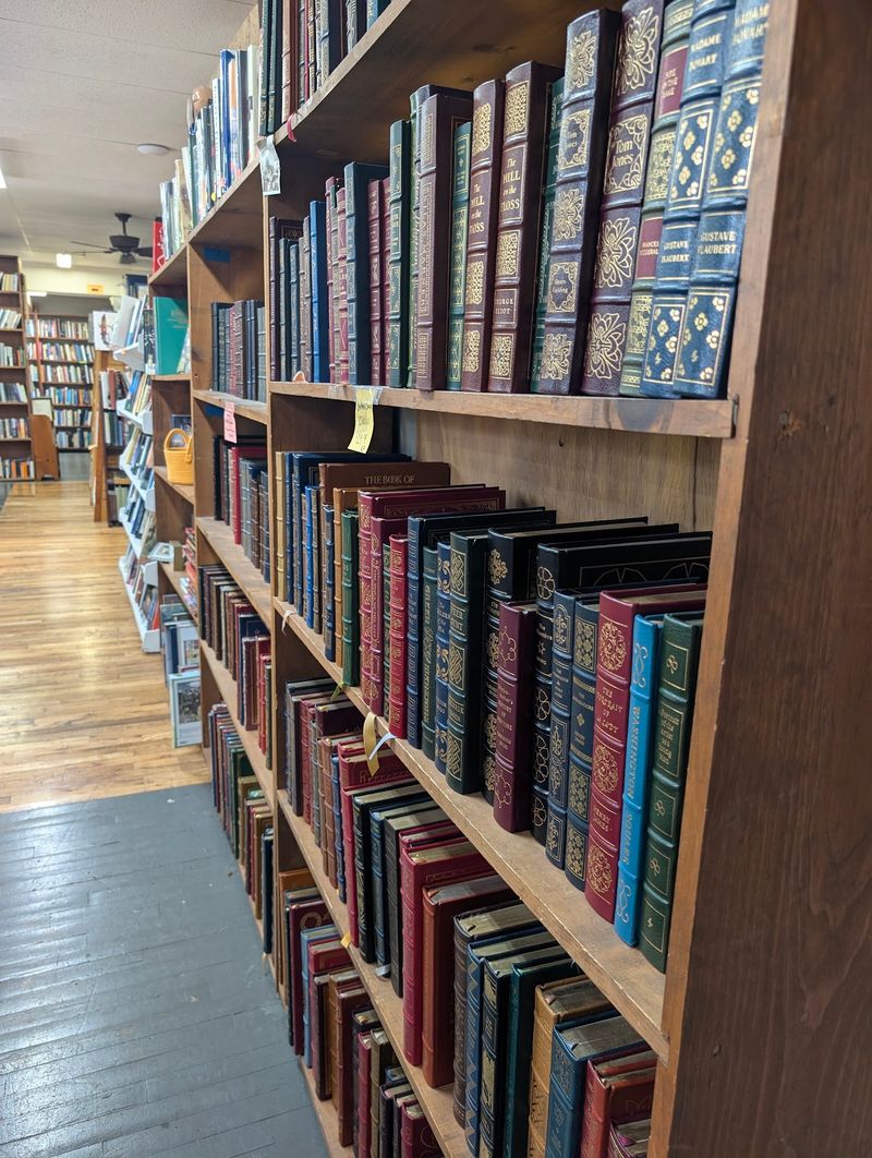 A Happy Labyrinth of Used Reads A Happy Labyrinth of Used Reads