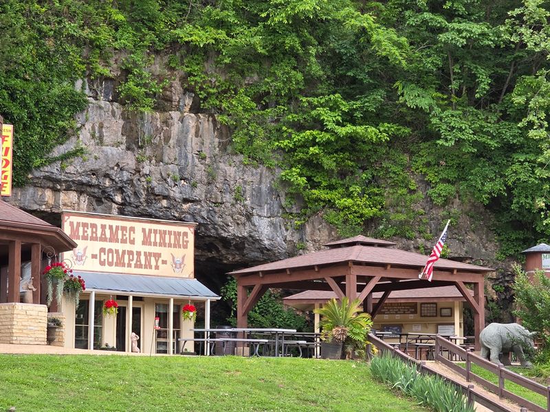 A Hidden World Beneath the Ozarks: Location and First Impressions A Hidden World Beneath the Ozarks: Location and First Impressions