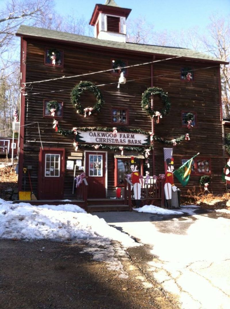 A Holiday Barn Tucked Into Spencer A Holiday Barn Tucked Into Spencer