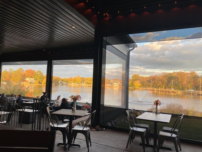 A Lake View That Leads The Conversation A Lake View That Leads The Conversation