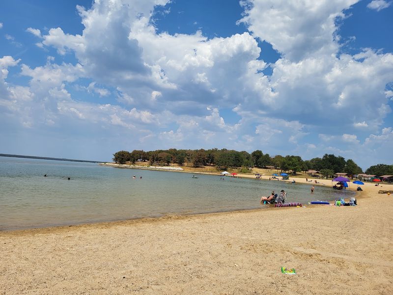 A Lakeside Escape Just Outside the DFW Bustle A Lakeside Escape Just Outside the DFW Bustle