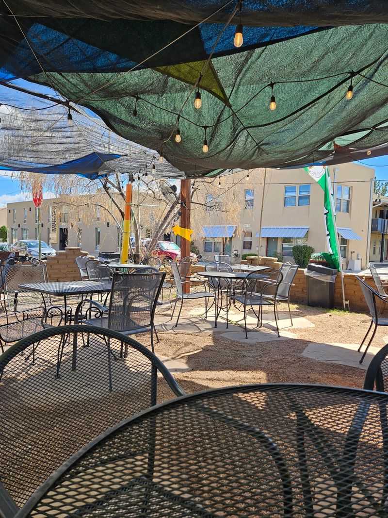 A Patio Built for Slowing Down A Patio Built for Slowing Down