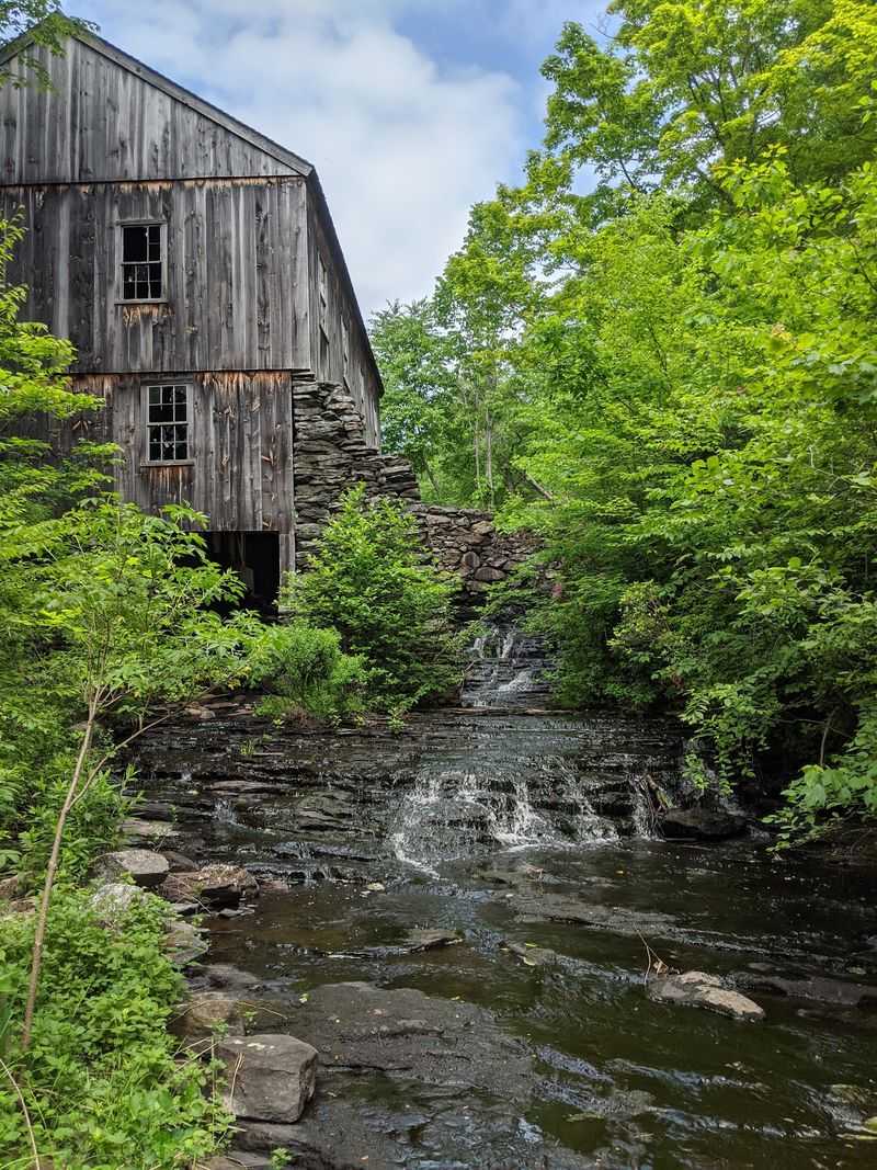 A Quiet Corner of Paxton Worth the Short Drive A Quiet Corner of Paxton Worth the Short Drive