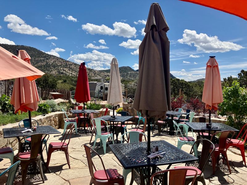 A Relaxed Setting With Southwestern Views A Relaxed Setting With Southwestern Views